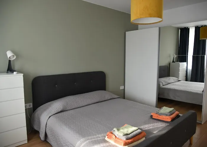 Sunlit Elegance Escape * וארנה