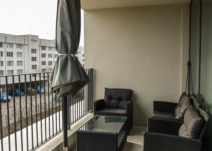 Sunlit Elegance Escape וארנה