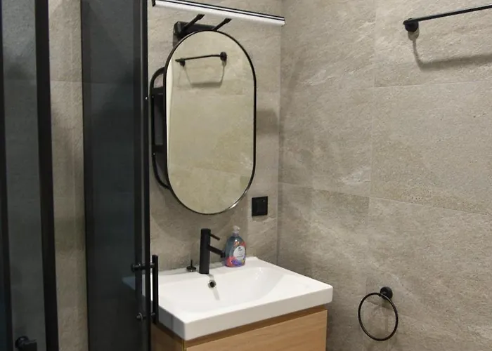 Sunlit Elegance Escape דירה וארנה