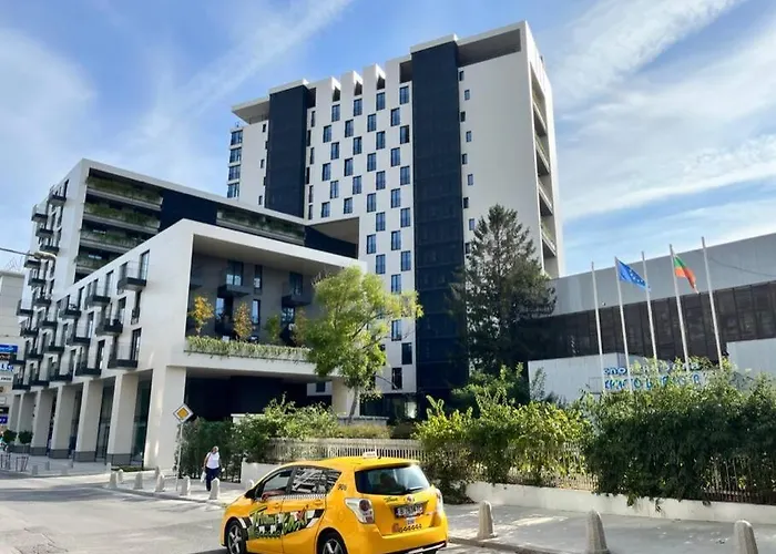 Sunlit Elegance Escape וארנה