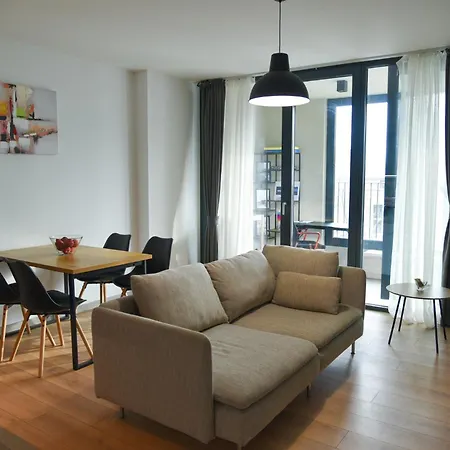 Sunlit Elegance Escape Apartament