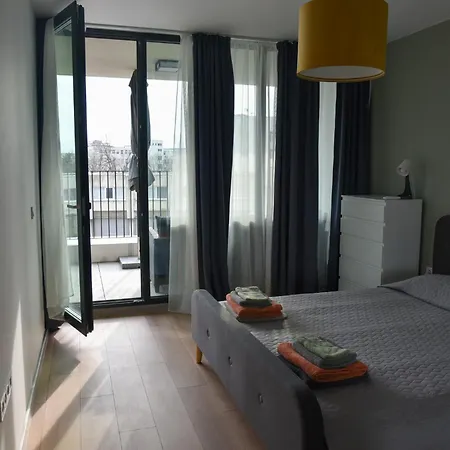 Sunlit Elegance Escape Warna