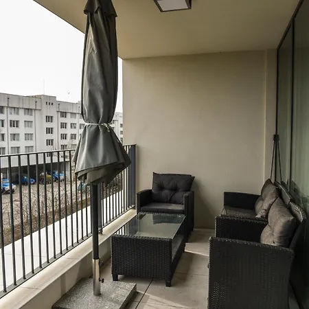 Sunlit Elegance Escape Warna