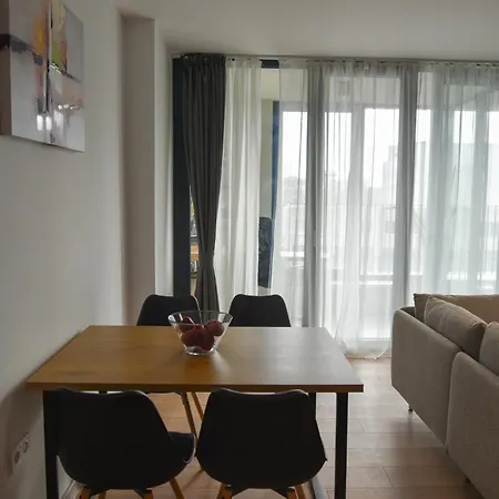 Sunlit Elegance Escape Apartament