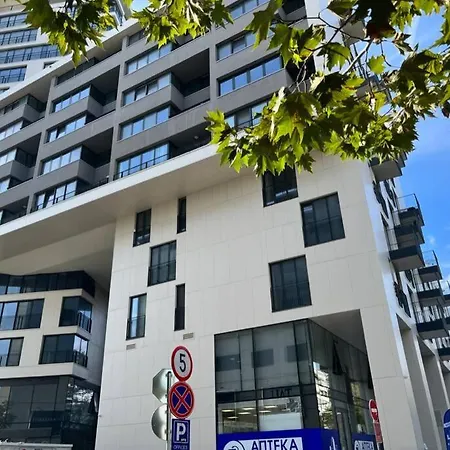 Sunlit Elegance Escape Apartment *