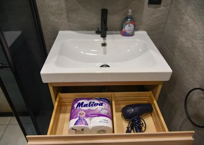 Sunlit Elegance Escape *